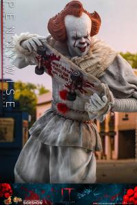 Pennywise Sixth Scale Figure